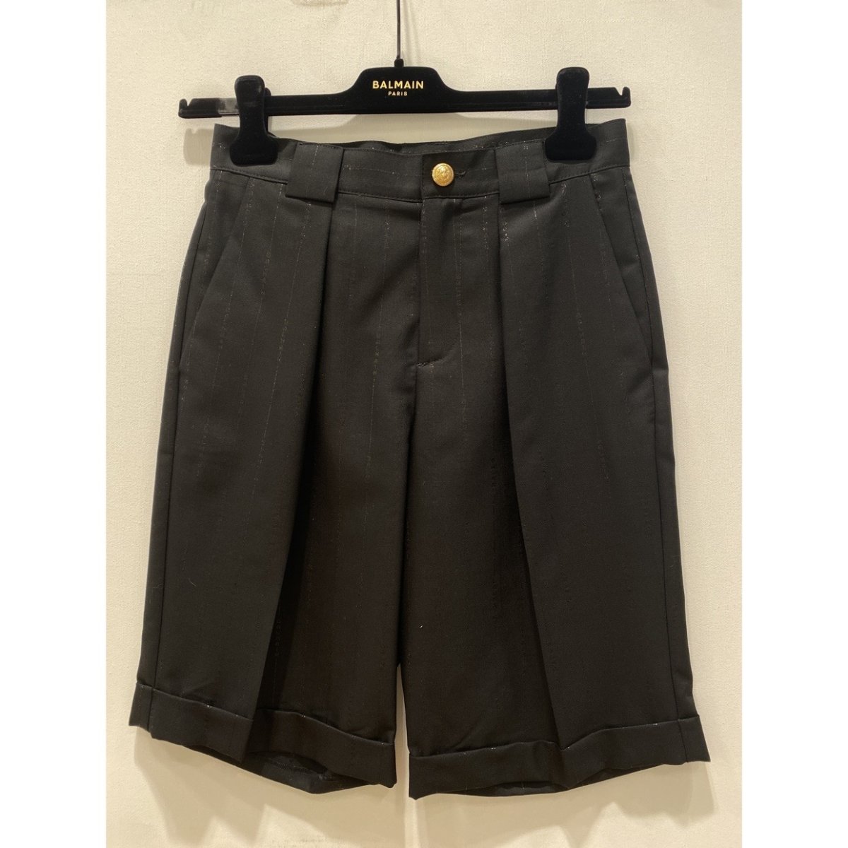 Balmain – Bermuda nera con bottone dorato - immagine 2