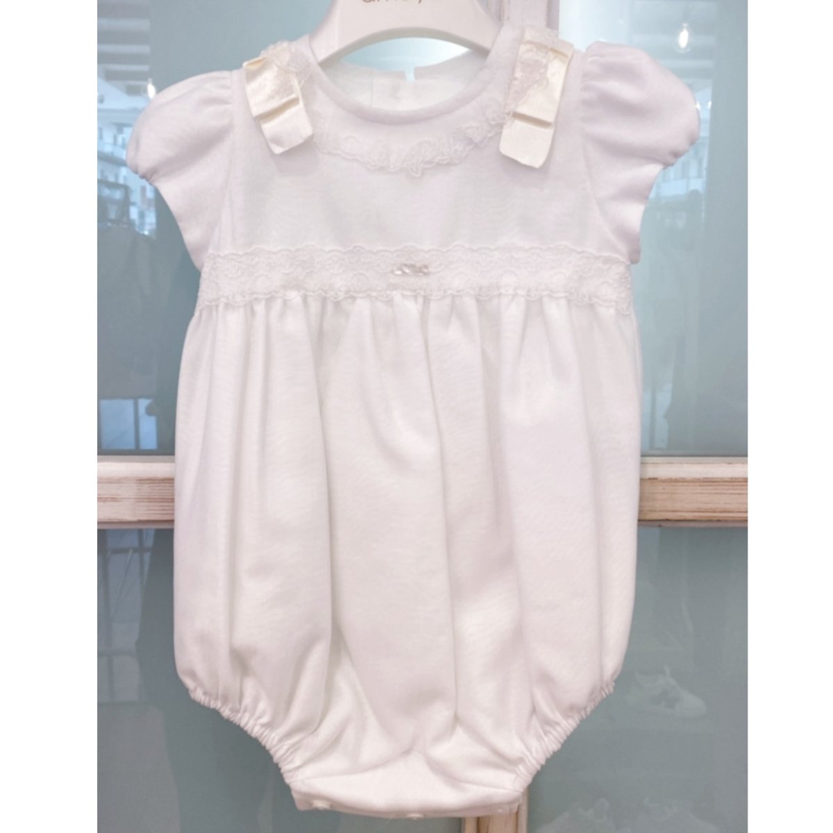 Amaya – Pagliaccetto bianco ricamato con logo - immagine 2